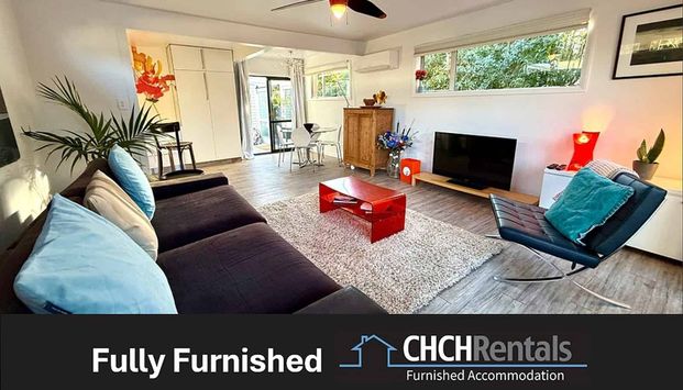 FUNKY FULLY FURNISHED BUNGALOW IN PRIME LOCATION! - Photo 1