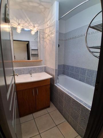 Location Appartement 2 pièces Meublé 45m² ST PIERRE 97410 - Photo 5