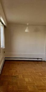 Quiet Corner Bachelor (Studio), Bright, Spacious, Main Floor, near VGH - Photo 4