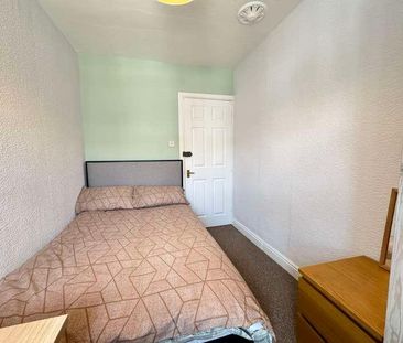 Bed // West End // Student House // Aug, LN1 - Photo 5