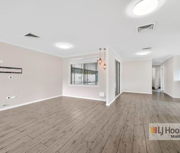 SPACIOUS FOUR-BEDROOM HOME! - Photo 2