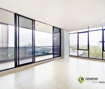 Luxury Two Bedroom Apartment Plus Study - Photo 2