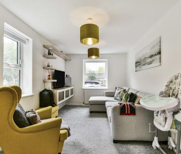 4 bedroom semi-detached house to rent - Photo 4