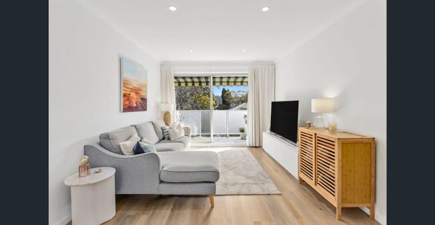 Bright & Stylish Apartment with Leafy Outlooks in the Heart of Newport - Photo 1