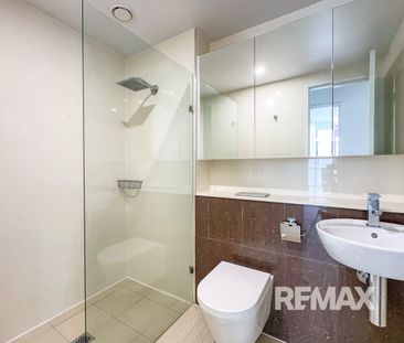 Modern apartment located in the corner position. - Photo 2