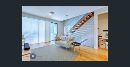 Expansive Townhome in Annerley - Photo 2