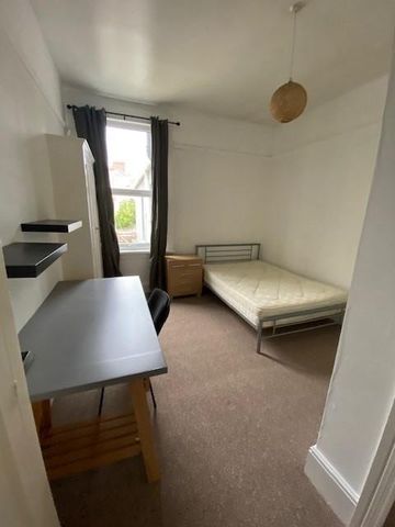 6 bedroom terraced house to rent - Photo 3