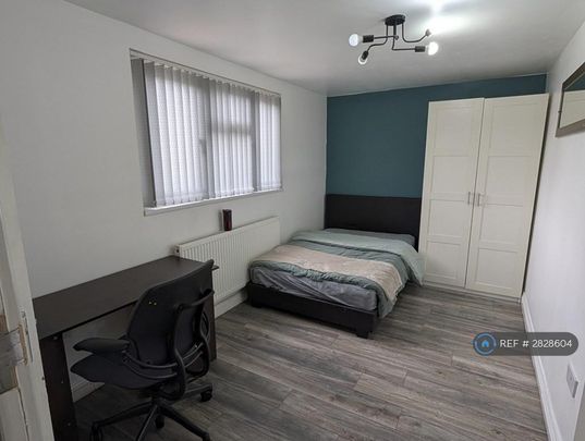 1 bedroom in a house share to rent - Photo 1