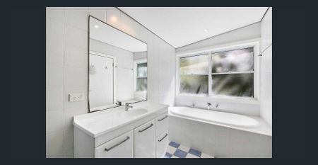 Picture Perfect Coastal Beach House - Photo 4