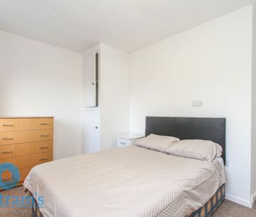 3 bed Flat for Rent - Photo 5