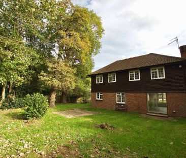 4 bedroom detached house to rent - Photo 3