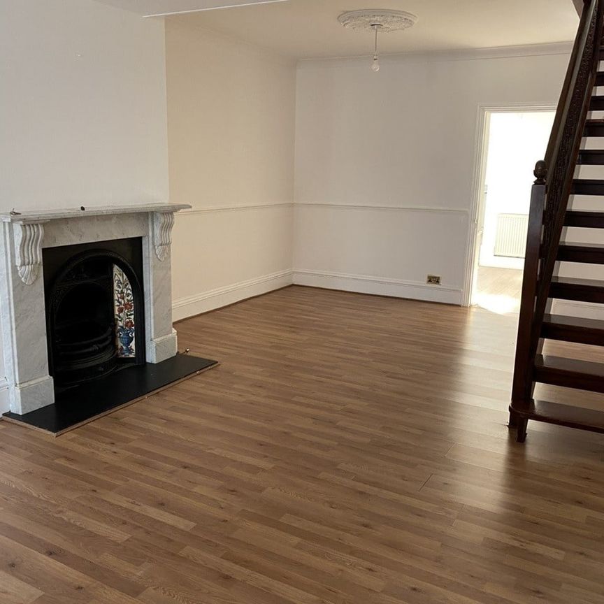 3 Bed Terraced House, The Links, E17 - Photo 1