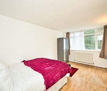 1 bedroom in a flat share to rent - Photo 4