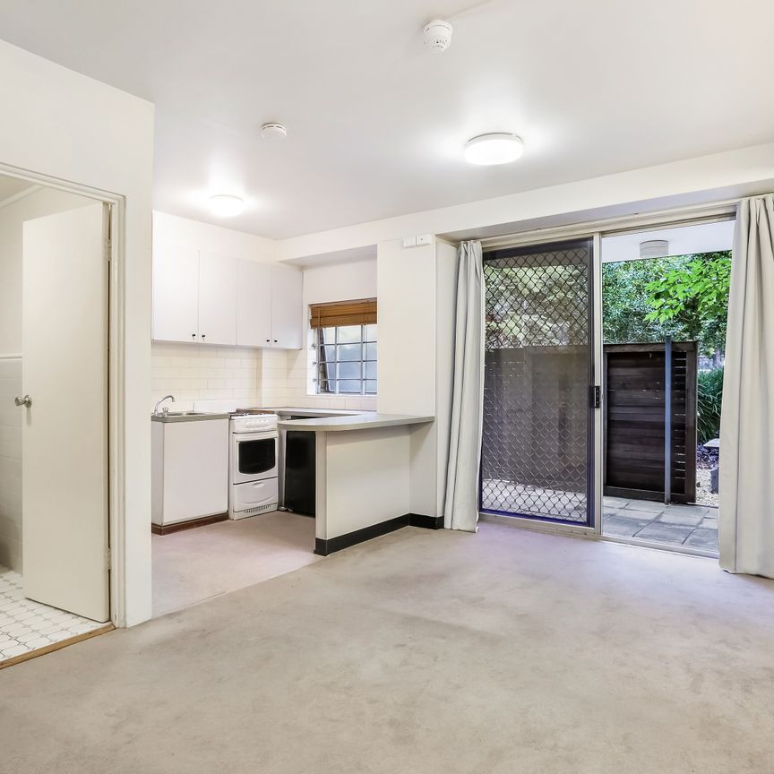 102/4-14 Roslyn Gardens,, Elizabeth Bay NSW 2011 - Studio For Rent | Domain - Photo 1