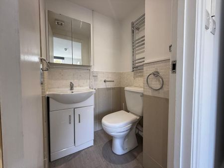 1 bedroom in a house share to rent - Photo 4