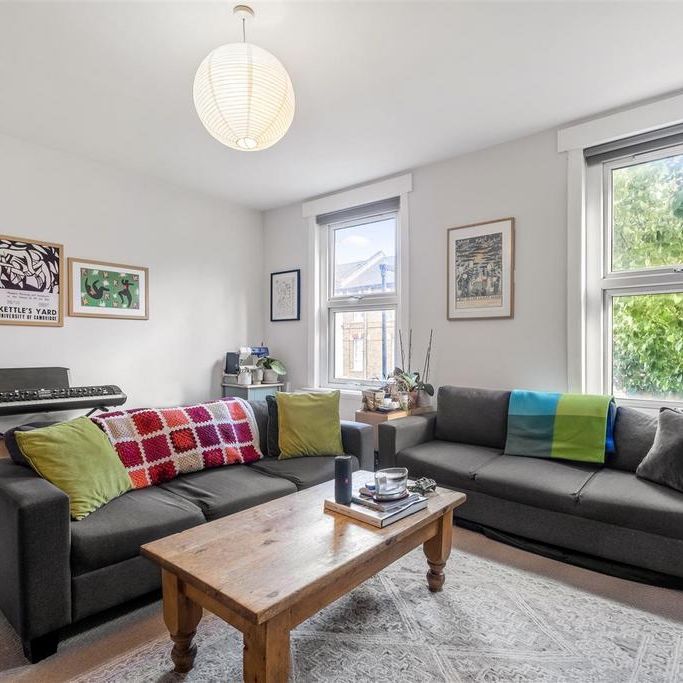 4 bedroom flat to rent - Photo 1