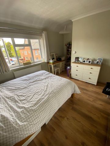 2 Bed Semi-Detached House, Reigate Road, BR1 - Photo 5