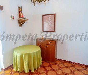 Townhouse in Cómpeta, Inland Andalucia at the foot of the mountains - Photo 2