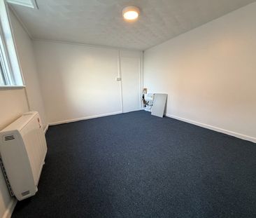 Studio Flat, Denzil Avenue, SO14 - Photo 4