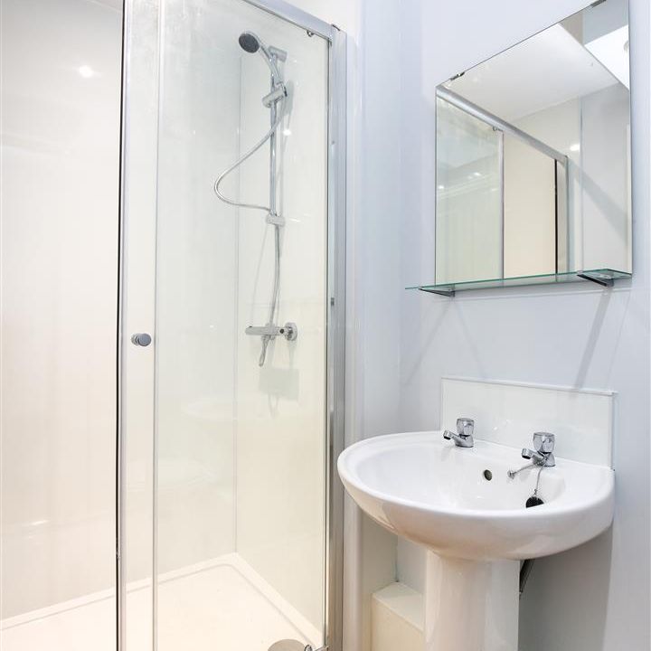 2 bed apartment to rent in Warton Terrace, Heaton, NE6 - Photo 1