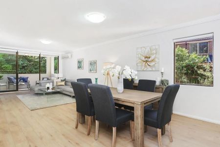 Large Modern Apartment in Popular complex - Photo 2