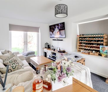 A 3 Bedroom House - Detached in Bishops Cleeve GL52 7ZX - Photo 5