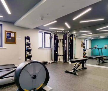 Classic 4 Bed Apartment - Photo 4