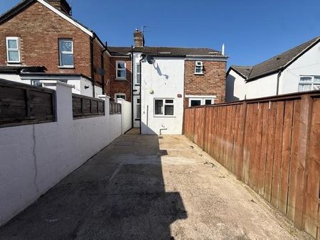 2 bedroom terraced house to rent - Photo 2