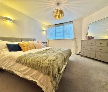 East Street, Farnham, Surrey, Surrey, GU9 - Photo 3