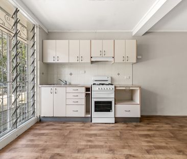 Charming Unit in Prime New Farm Location - Photo 4