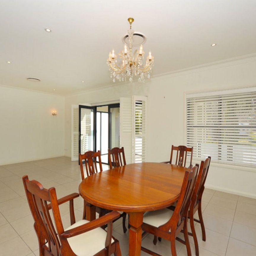 Executive Townhouse in High East - Photo 1