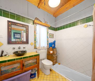 CHARMING FAMILY HOME IN AUBURN!! - Photo 6