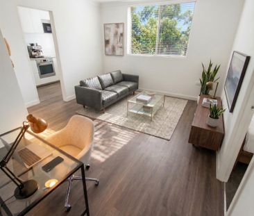 COMPLETELY RENOVATED 1 Bedroom Perfection, Brand New Kitchen, Timbe... - Photo 1