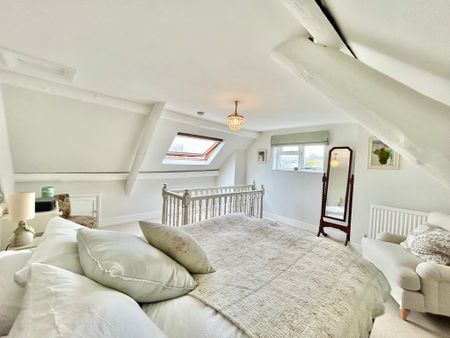 3 bedroom Delightful Three Bedroom House to rent - Photo 4