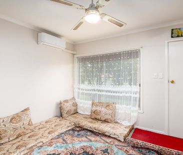 Well Located and Well Presented 2 Bedroom Unit! - Photo 1