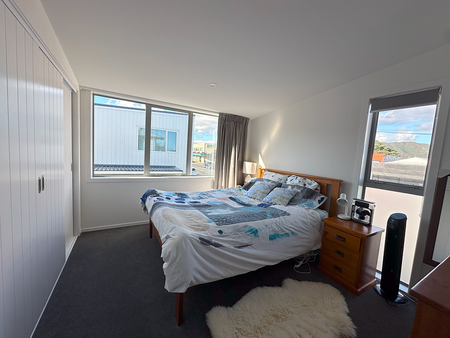 Chic 2BR Townhouse in Lower Hutt - Photo 3