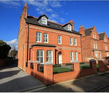 Castle Crescent, Reading, Berkshire - Photo 1