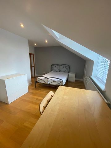 34 Beacon Road - Un-Expectedly Re-Offered and New Price Loughborough - Photo 2