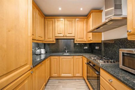 3 bedroom flat to rent - Photo 3