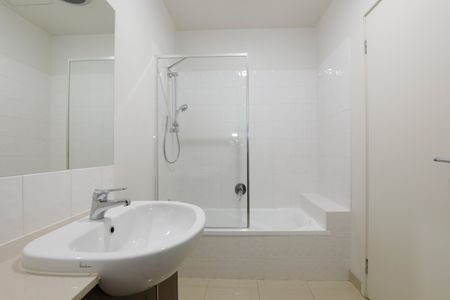 18/2 Saltriver Place, Footscray VIC 3011 - Photo 4