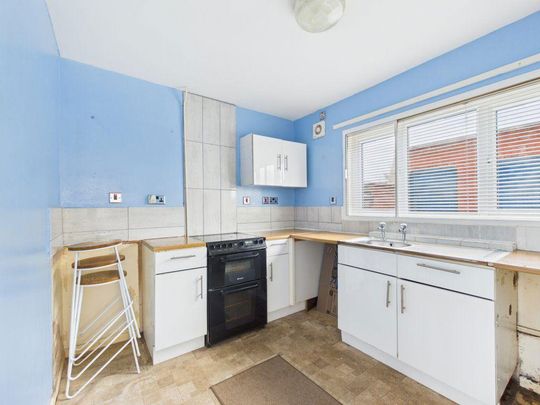 3 bedroom semi-detached house to rent - Photo 1