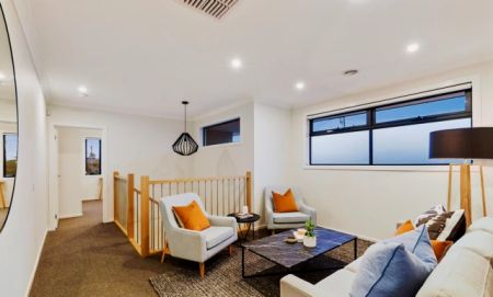 4 Bed, 2 Bath - Photo 2