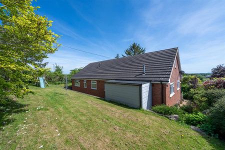 3 bedroom detached bungalow to rent - Photo 2