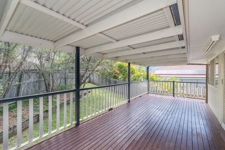 Fantastic space inside and out with fresh paint and new floors - Photo 2