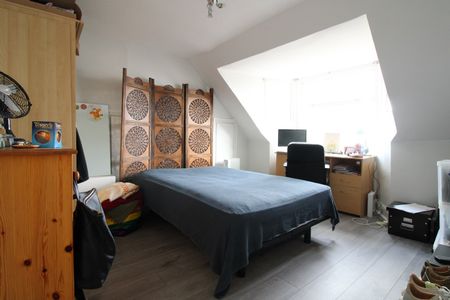 3 Bed Flat, Gilbey Road, SW17 - Photo 3