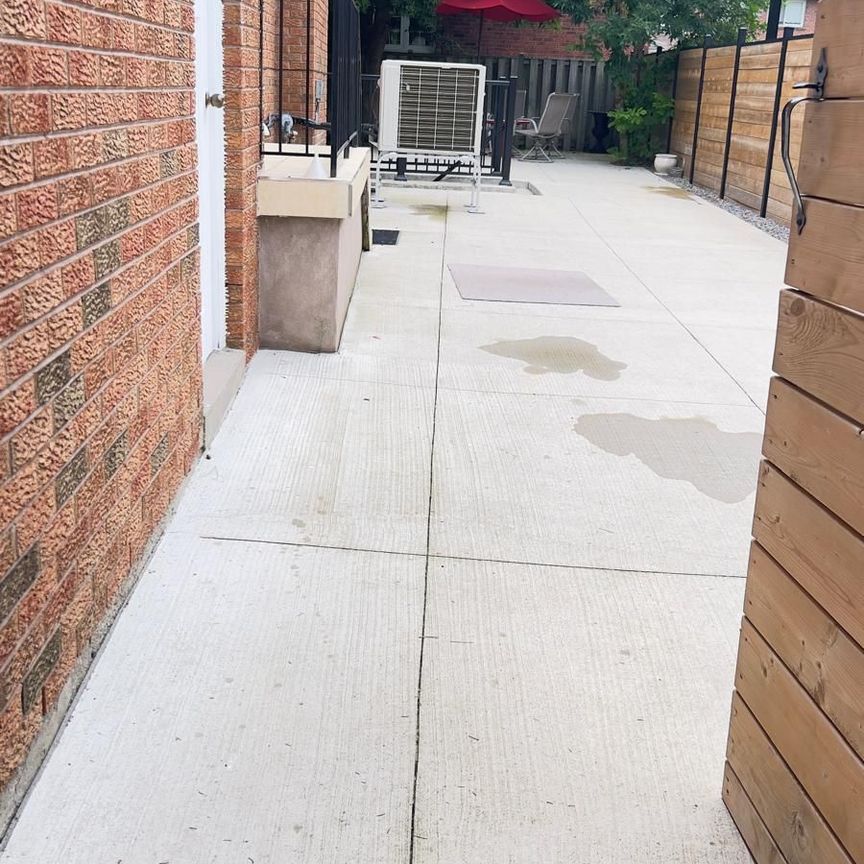 For Lease - 142 Whitchurch Mews, Mississauga, Ontario - Photo 1