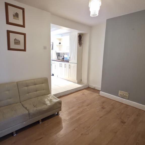 2 bedroom end of terrace house to rent - Photo 1