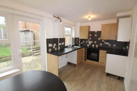 2 bedroom end of terrace house to rent - Photo 5