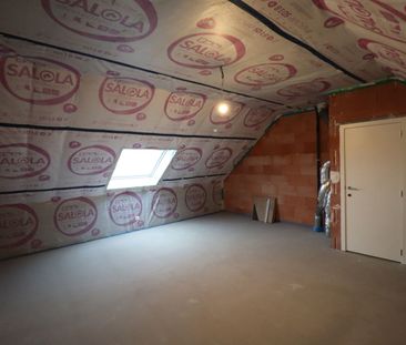 Nieuwbouwwoning met 3 slaapkamers, zolder, tuin en 2 autostaanplaat... - Photo 1