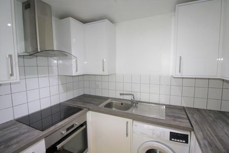 1 bedroom ground floor flat to rent - Photo 3